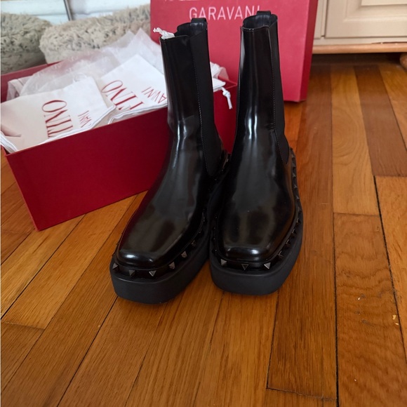 Valentino Black Stud-Trim Platform Chelsea Boots - Picture 6 of 15